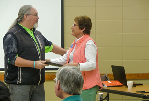 HSVPOA Lake Committee Meeting 04-12-23 Carol Dyer receiving award